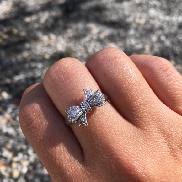 10k Solid White Gold Diamond Bow Ring - Picture 9 of 16